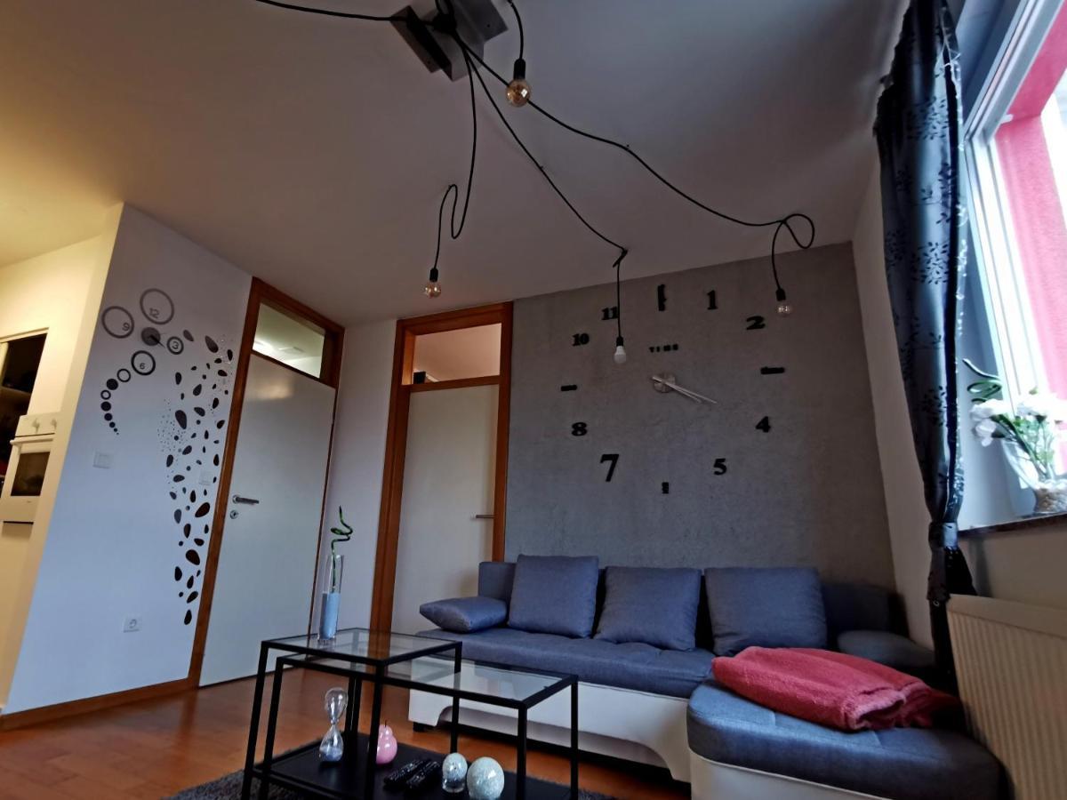 Factory - Self Check In Apartment Osijek Exterior photo